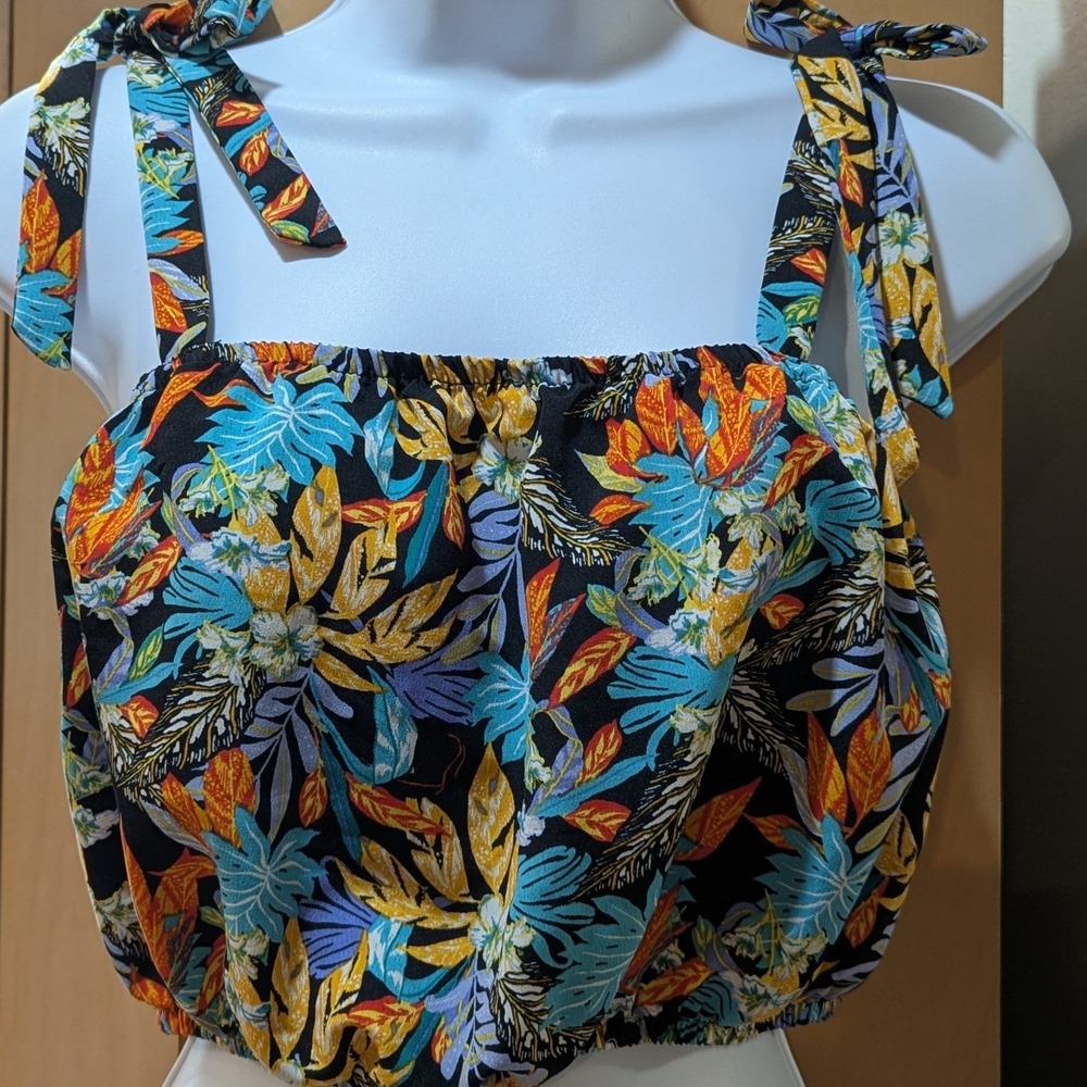 Lily Rose Tropical Floral Tie Shoulder Crop Top‎ Square Neck Black XS Hawaiian